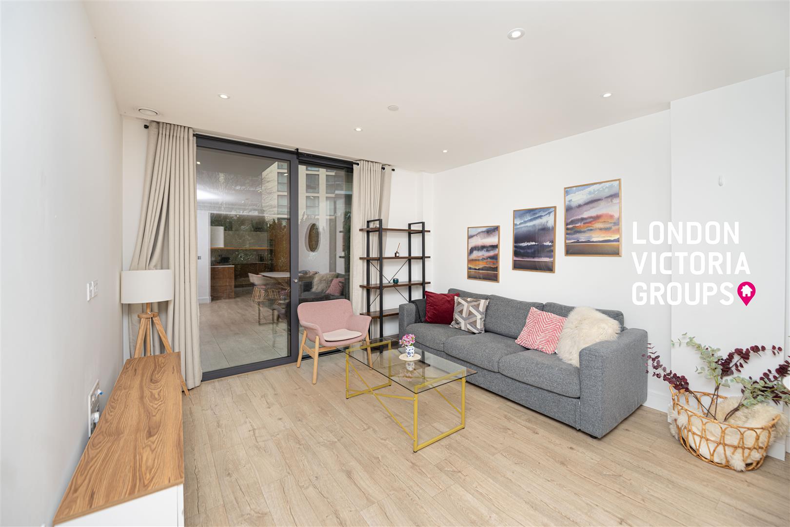 2 bed property in Neroli House, 14 Piazza Walk, London